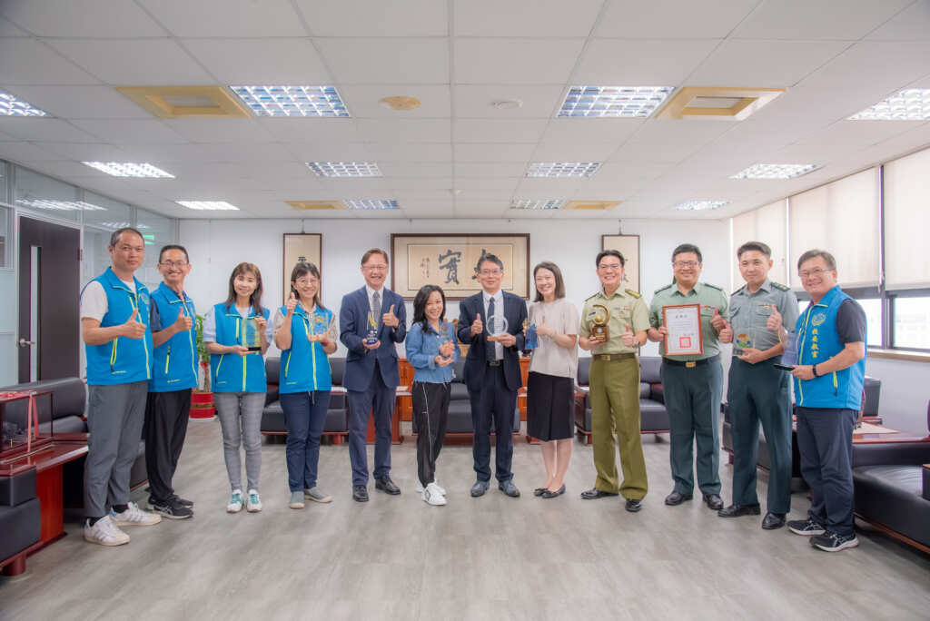 ▲嘉藥校長張翊峰親自致意讓業務單位同仁深感溫暖與鼓舞。