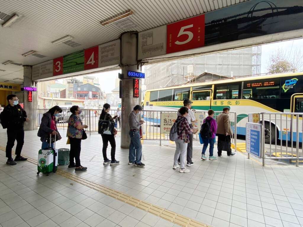▲迎接教師節、中秋節與國慶日連假,彰化監理站站長黃建興表示,監理站已協調彰化地區客運業者於連假期間籌備充足運能,並落實車輛及駕駛人之安全整備,以滿足連假期間民眾乘車需求。(記者林明佑翻攝)
