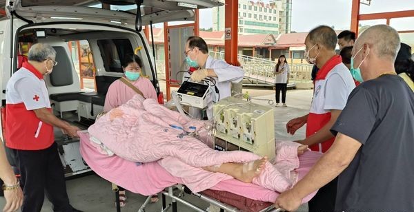 中國客金門自由行騎車遭撞腦死命危 醫師夫將她帶回廈門治療 200 中國客金門自由行騎車遭撞腦死命危 醫師夫將她帶回廈門治療 199