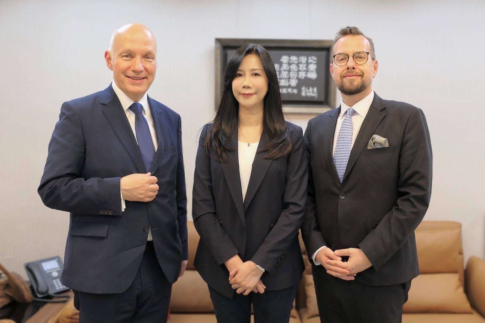 萬美玲與捷克參議員、駐台代表交流 聚焦增加直航班次、教育文化合作 2315558 0