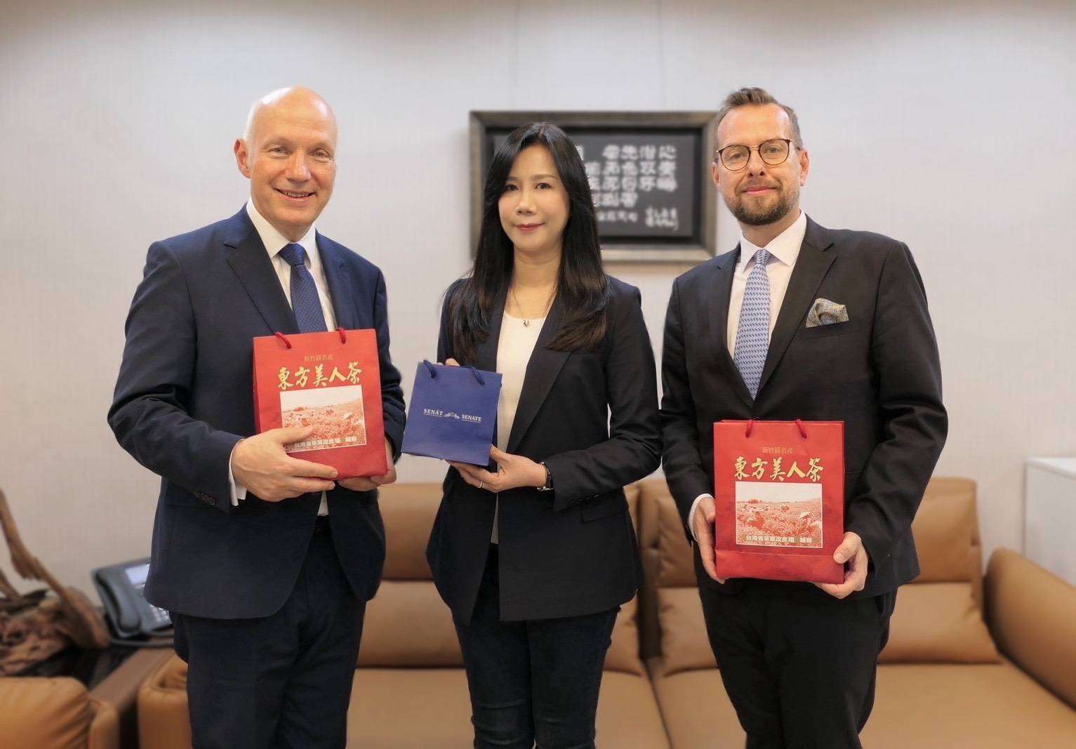 萬美玲與捷克參議員、駐台代表交流 聚焦增加直航班次、教育文化合作 2315557 0