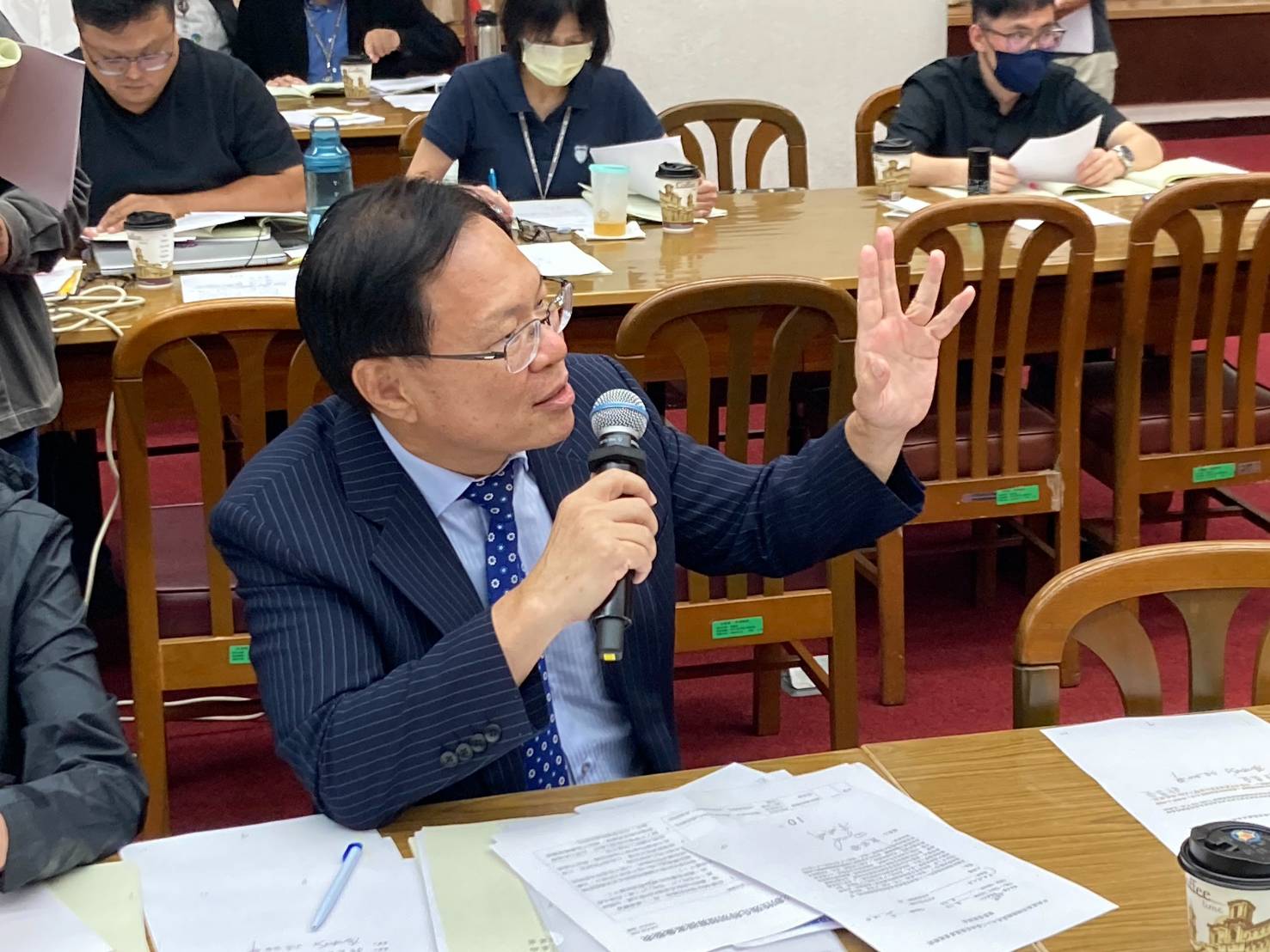 張啓楷肯定現任審計長陳瑞敏的專業表現,並表態將持續在國會支持審計部大力查弊。(圖/張啓楷國會辦公室)