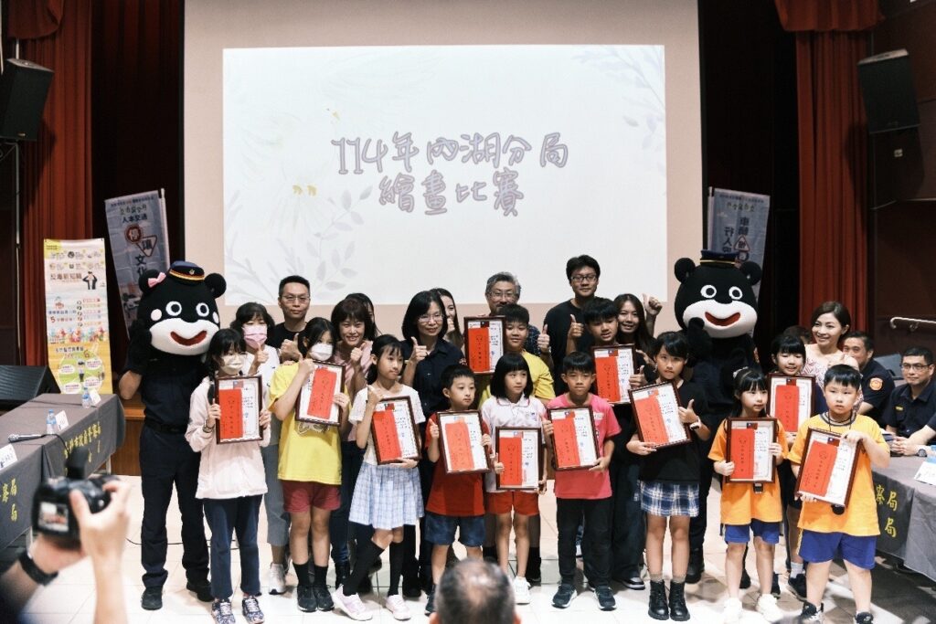 學生展現創意與社會責任感 警民攜手守護社區 2 MEITU 20250919 105710012