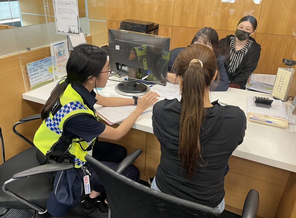女誤入假交友真詐財陷阱             市政警讓她荷包免於失血
