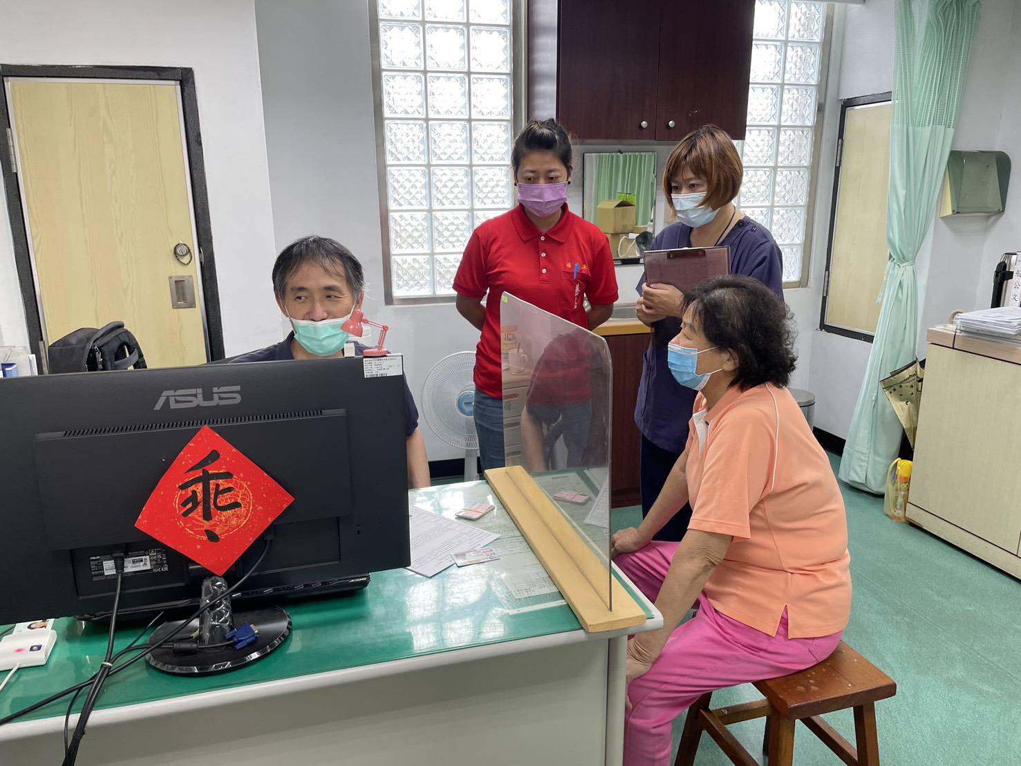 長者心理健康有保障 彰化榮家邀身心科醫師駐診 - https://www.watchmedia01.com