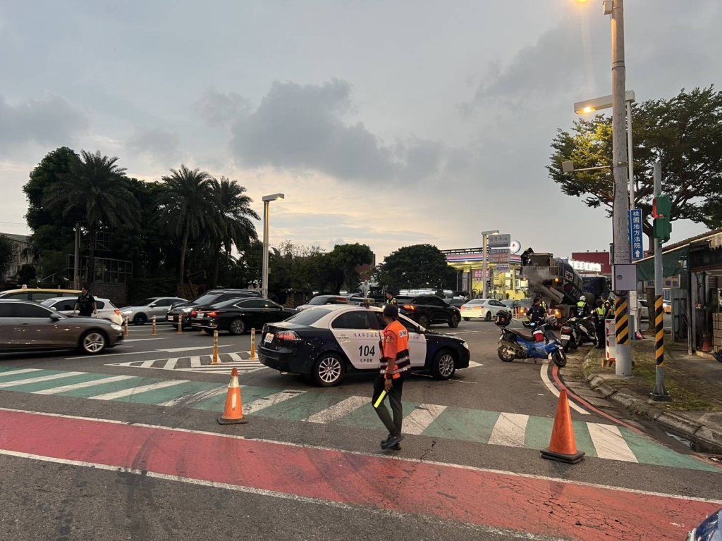 桃園大貨車右轉釀悲劇 腳踏車騎士遭輾重傷不治
