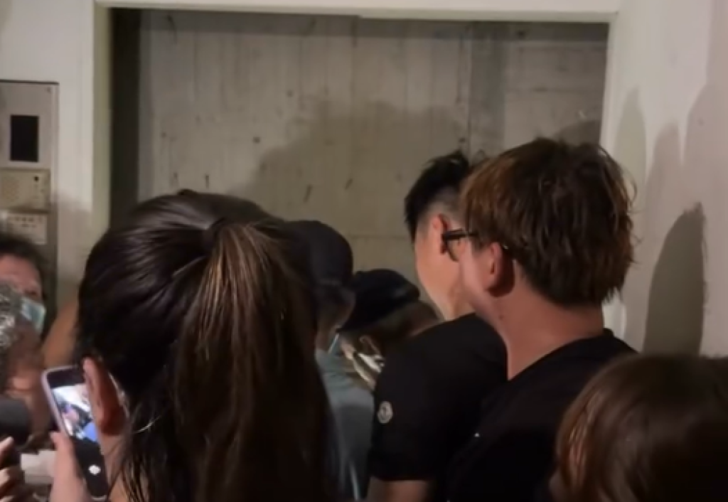 影/困高雄殯儀館電梯1小時民眾驚「阿姨顯靈」 真實原因曝光!貨梯搭24人超重故障