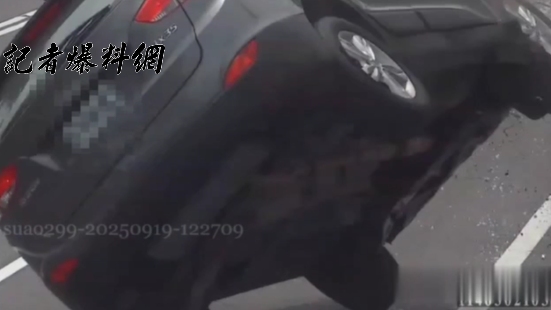 51歲林姓女駕駛疑似因精神不濟揉眼睛,導致車輛偏移路徑擦撞路邊停放的3輛車後翻覆。