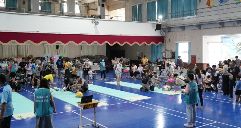 興星盃寶寶運動大賽熱鬧登場 百組親子齊聚同樂 陳光復親臨加油打氣