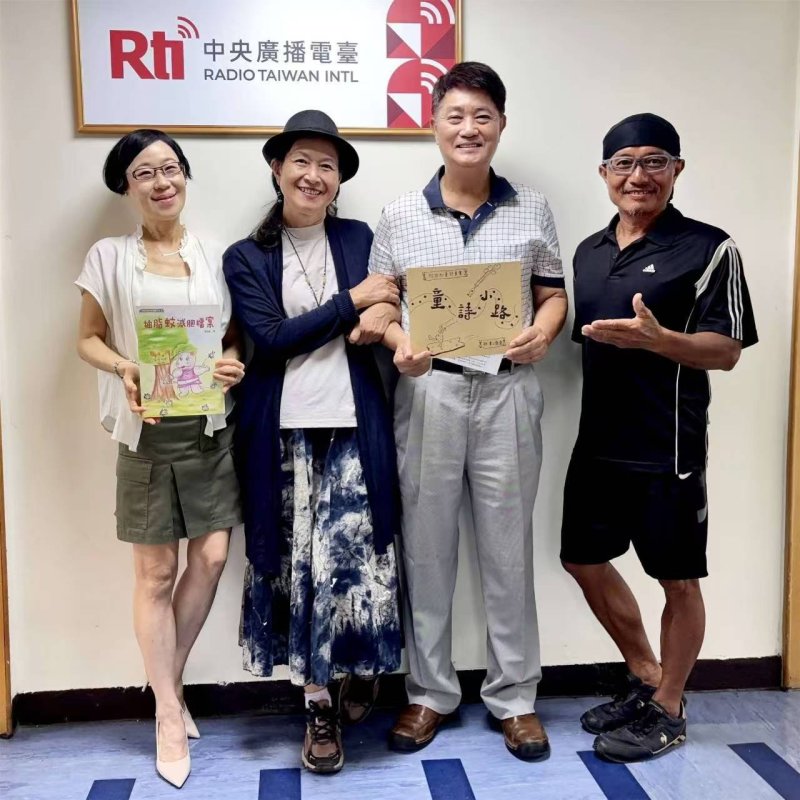 外交武官夫人  出版部編輯   海外中文教師  知名童詩作家康逸藍些許事