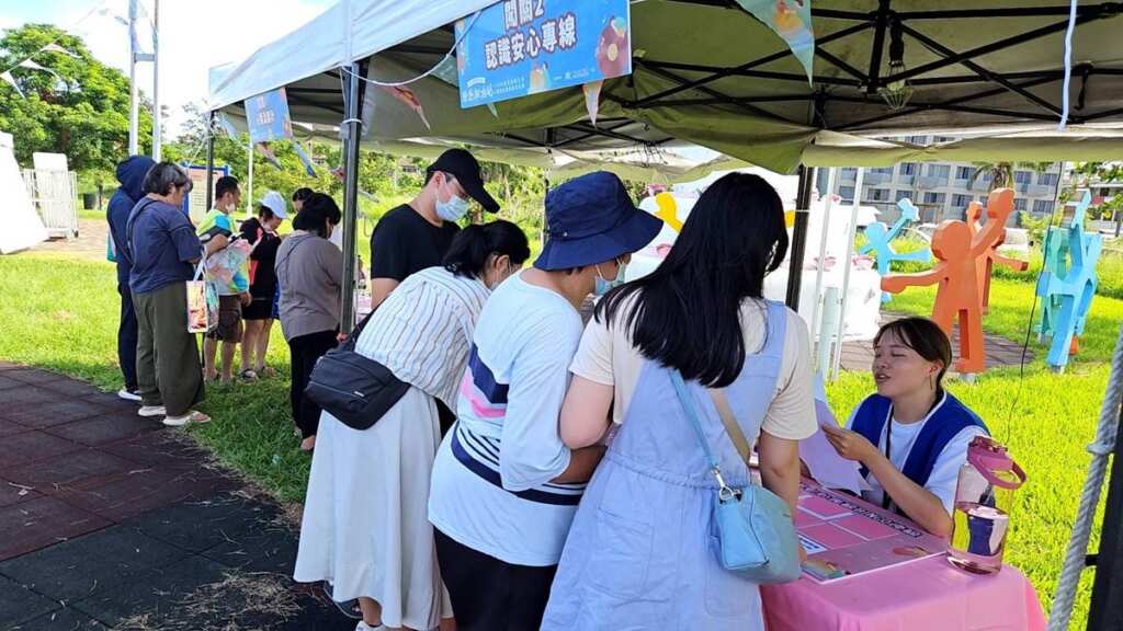 ▲提升民眾對心理健康的認識,臺東縣衛生局於今日在臺東兒童公園舉辦「心理健康促進—療癒加油站園遊會」。