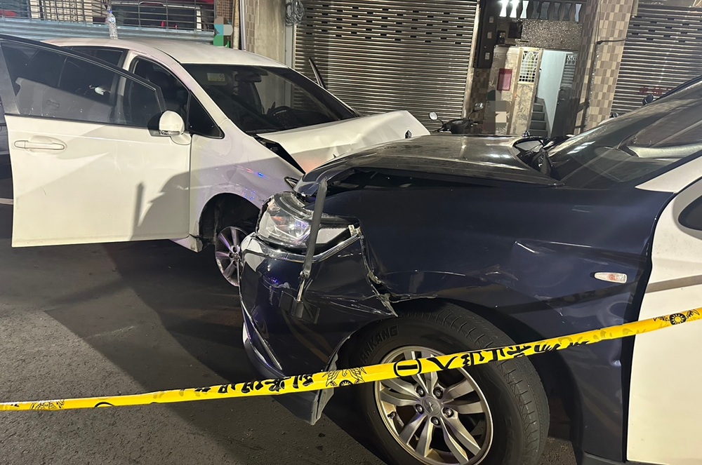 開車瘋狂竄逃涉違規45項 警抓車手連連射擊22槍逮人 245 cnews204250920a01