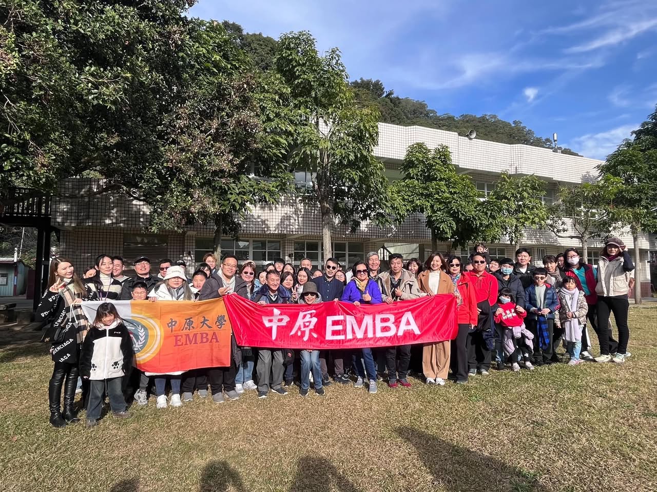 中原大學EMBA今年將首度參加戈壁挑戰賽。(圖/中原大學 EMBA FaceBook)