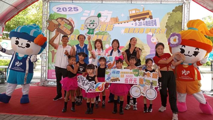 ▲斗南「食光木旅・綠活散策&木藝生活節」熱鬧登場。(記者劉春生攝)