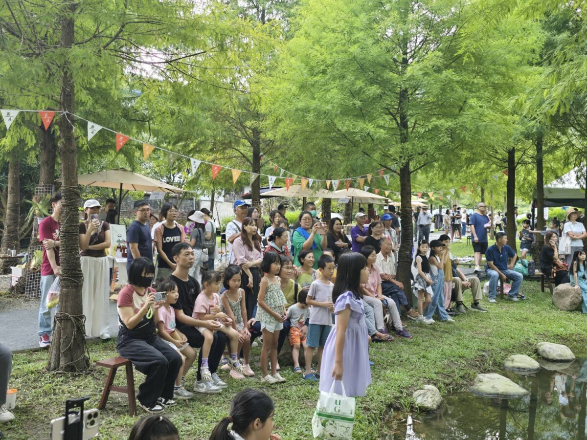 ▲中分署於今(20)日結合地方青年舉辦「小孩當家茶文化體驗—抽藤坑輕旅派對」,吸引超過三百位遊客報名參與,場面熱鬧。(記者廖美雅拍攝)