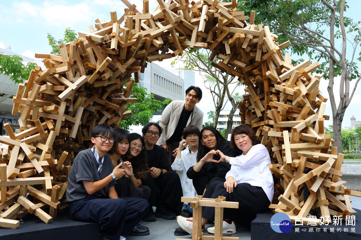 10座得獎作品將持續在文化局廣場展出至10月5日/嘉義市府提供