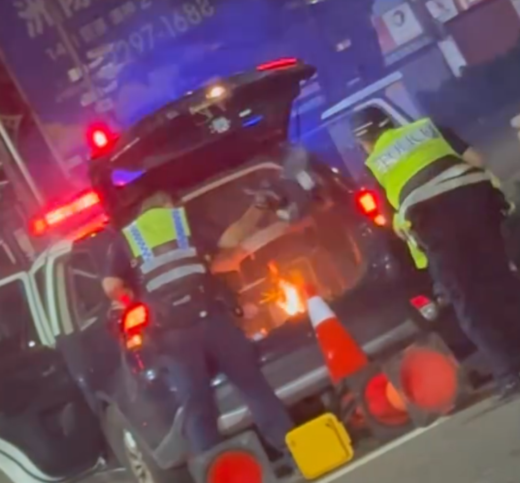台中警用巡邏車起火!- 車內備用電瓶釀禍員警迅速滅火