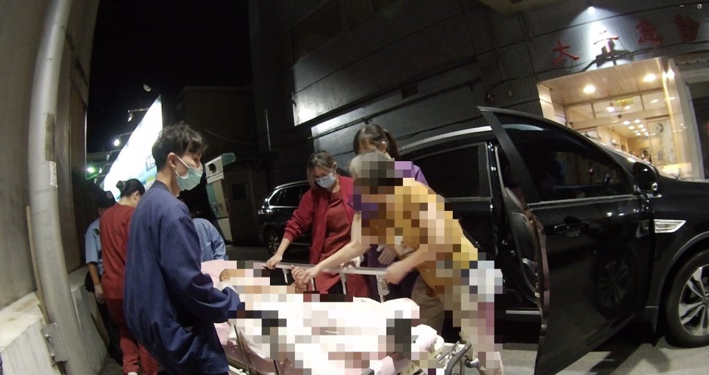 苗栗婦人山區遭蛇咬傷 警方巡邏車開道急送醫