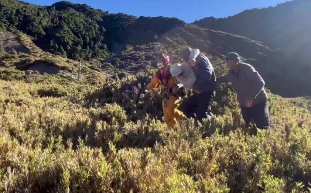 登南湖大山肺水腫! 空勤直升機救援