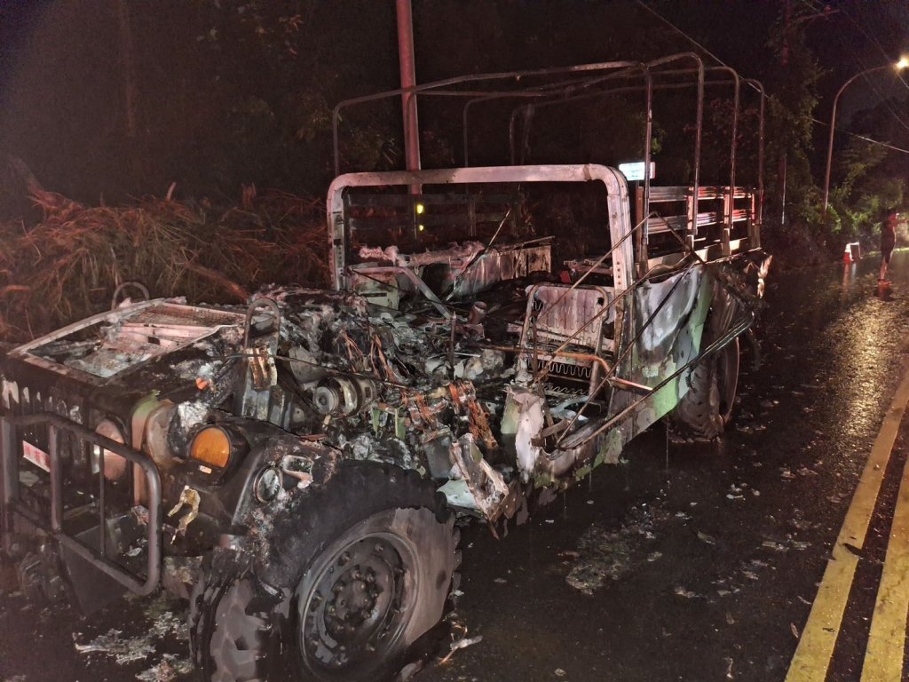 軍方悍馬車火燒車! 無人傷亡原因待查