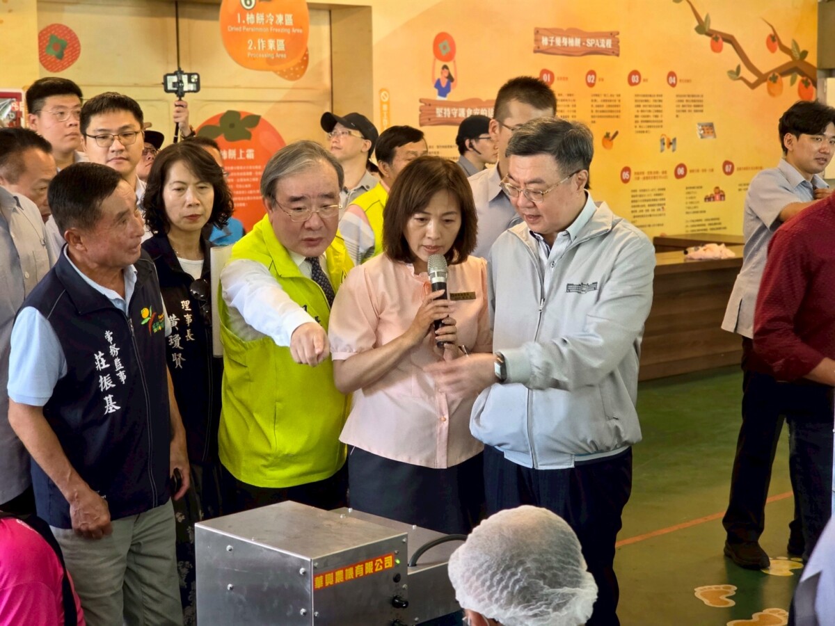 行政院卓榮泰院長前往番路鄉農會關心柿子產業的發展與未來規劃，展現中央與地方共同推動農業升級的決心。（圖/番路鄉農會提供）