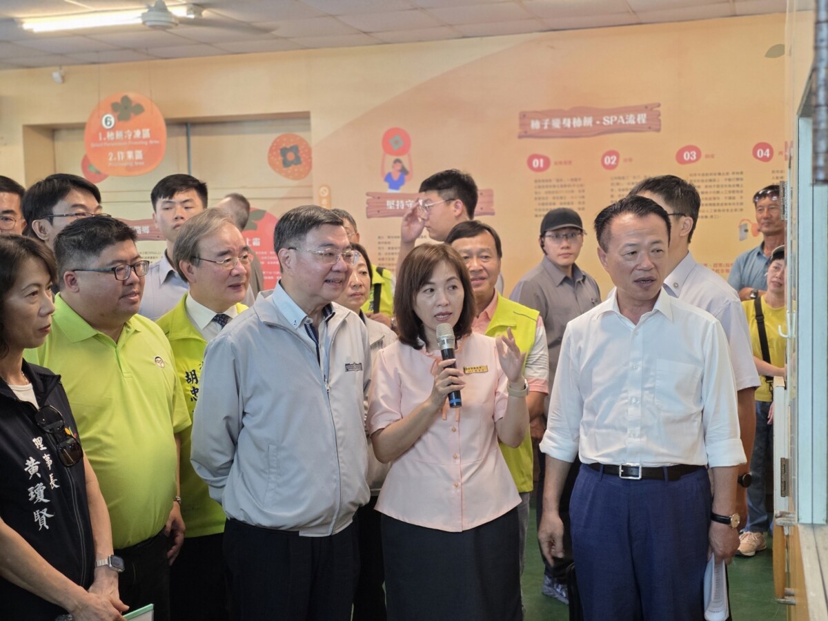 行政院卓榮泰院長前往番路鄉農會關心柿子產業的發展與未來規劃，展現中央與地方共同推動農業升級的決心。（圖/番路鄉農會提供）