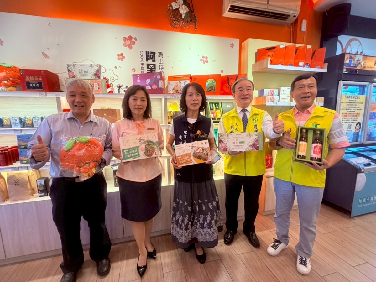 行政院卓榮泰院長前往番路鄉農會關心柿子產業的發展與未來規劃，展現中央與地方共同推動農業升級的決心。（圖/番路鄉農會提供）