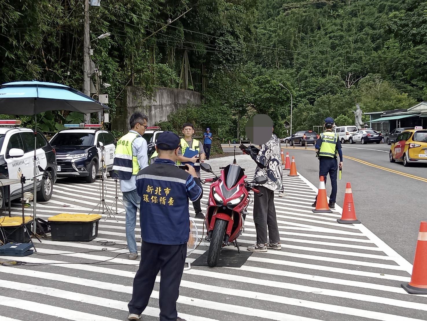 三峽警聯合市府環保局、監理站強力掃蕩臺七乙改裝車重點路段全面攔查(圖/記者戴昱弘）