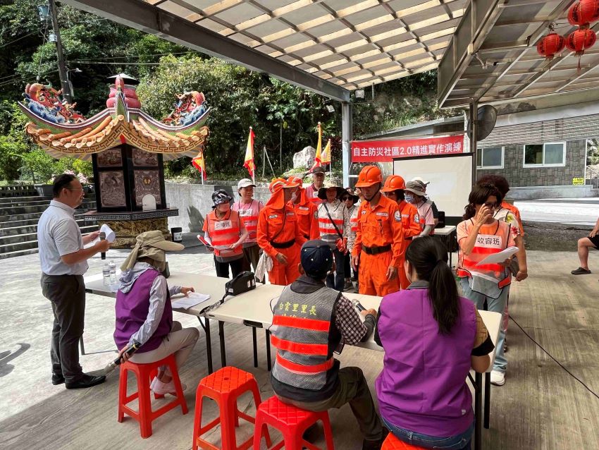 《圖說》新北農業局配合國家防災日，於汐止區白雲里推動土石流自主防災實作演練。〈農業局提供〉