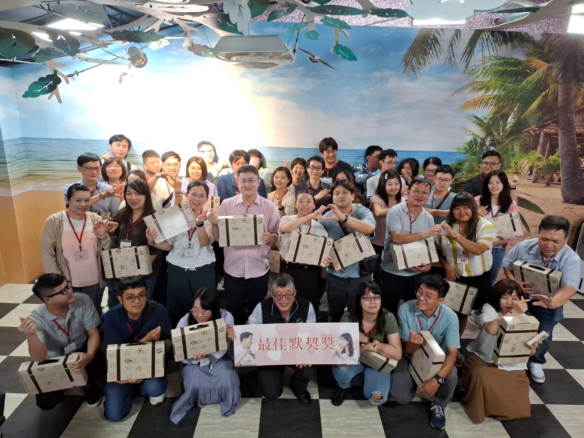圖 后里戶所主任親送祝福-配對成功領好禮 記者王偉翻攝