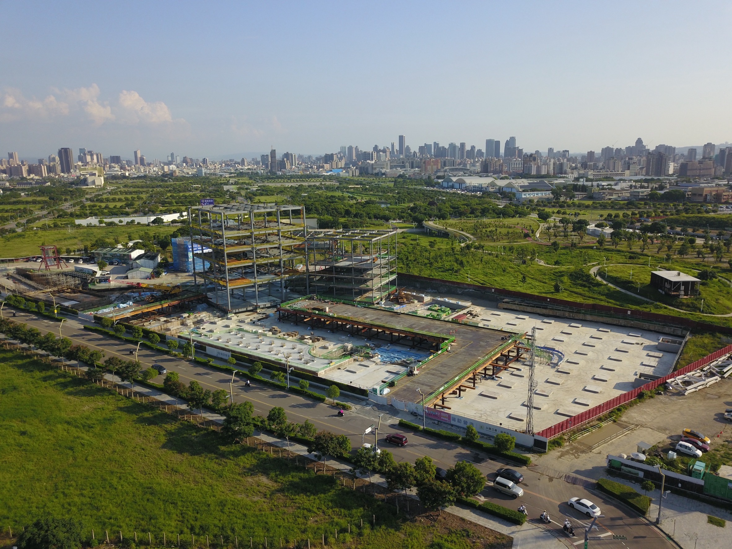 圖 台中的綠美圖基礎導入109座-單擺摩擦隔震器-技術-大幅減少鋼構使用量 記者王偉翻攝
