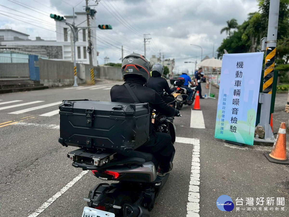 南投縣台中市與彰化縣環保局聯合辦理稽查噪音車專案。（環保局提供）