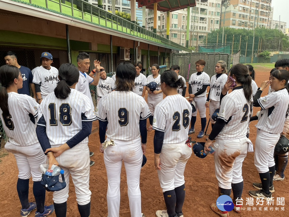 頂新和德力挺女子棒球   接棒未來女棒寫下七連霸傳奇