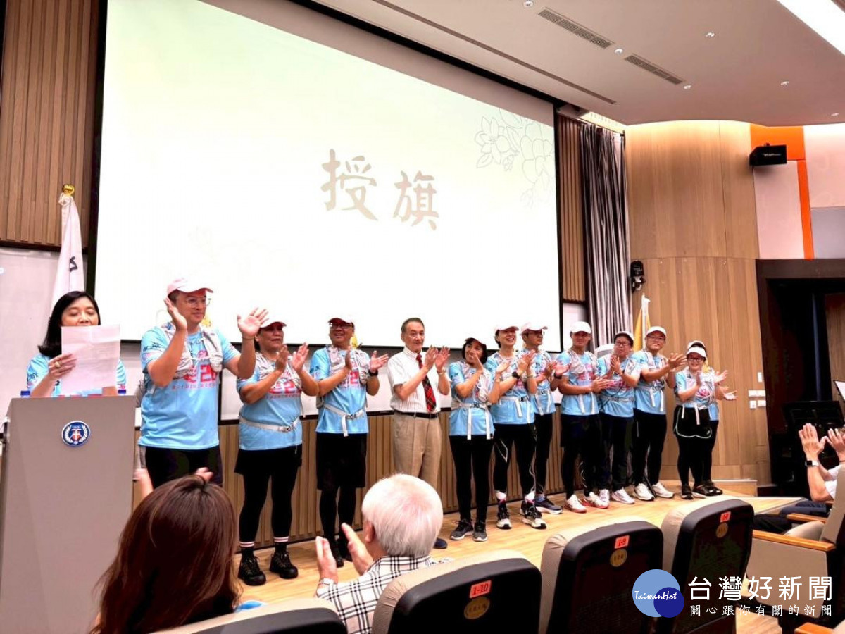 師生世代同框,體現中原大學重視「知識與人格、專業與生命智慧」的全人教育精神。<br /><br /> <br /><br />