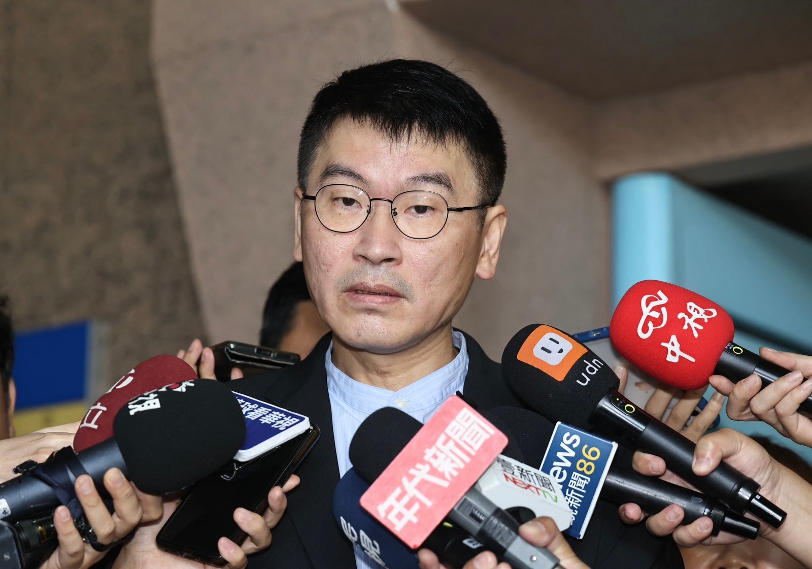 陸委會發言人梁文傑22日受訪回應雙城論壇延辦一事,他說,移民署都要發證了,突然暫停「我們很意外」。林啟弘攝