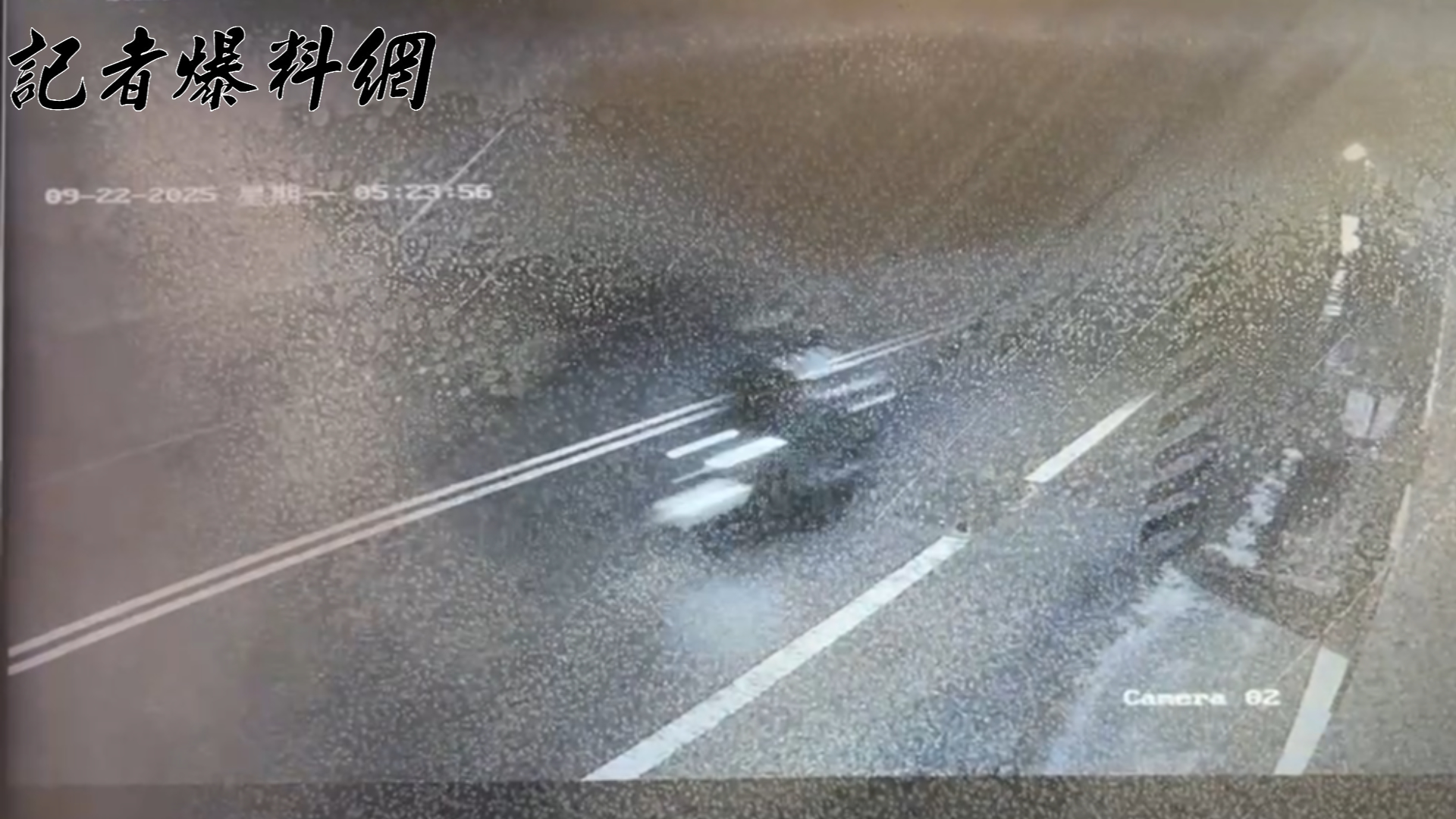 事發時黃男騎乘機車載著林女,沿南海四街路段東往西方向行駛。