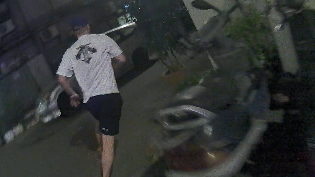 鄭男假意配合停車，下車後卻拔腿狂奔。
