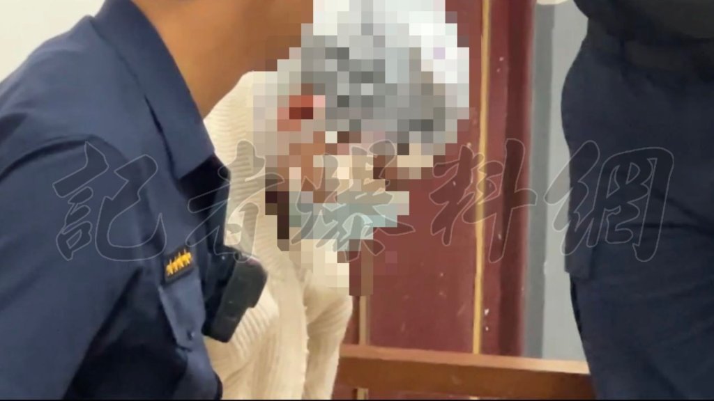 快訊/「三代出門挨撞剩3歲女童」…高雄肇事小貨車駕駛「頭包紗布」首曝光