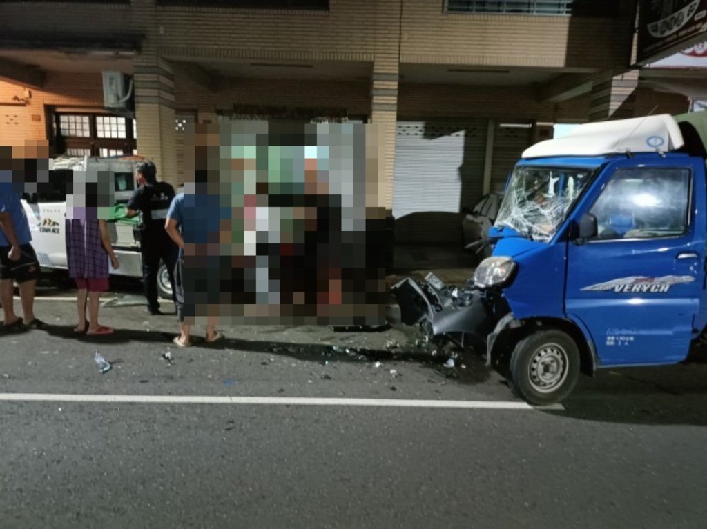超醉!高雄男追撞路邊貨車-酒測值一測高達「1」
