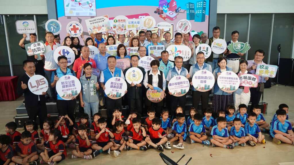 ▲為深化全民防災意識、推動防災教育向下扎根,彰化縣政府今日上午於縣府一樓中庭舉辦「彰化縣114年防災教育日」記者會,宣告系列活動全面啟動。 (記者林明佑攝)