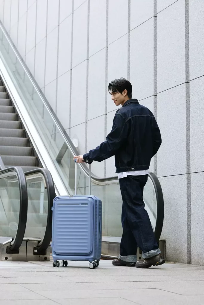FRONTEC讓潮流旅人從機場、街頭到目的地,皆能自信在秋日暖陽與鏡頭之下綻放魅力