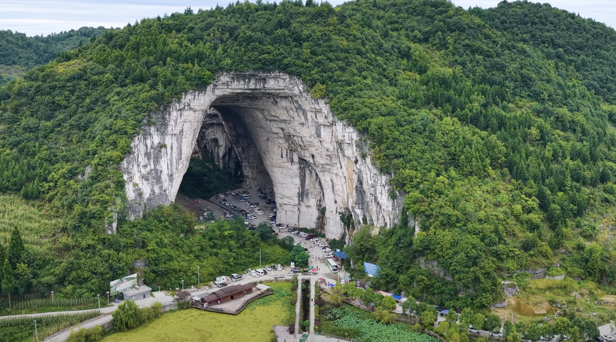 世界級洞穴驚現貴州　天然巨型山洞震撼眼球