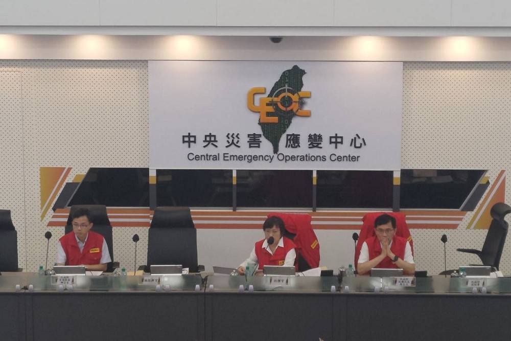 樺加沙颱風來襲馬太鞍溪堰塞湖拉警報 劉世芳:中午前撤離下游居民 240 樺加沙颱風來襲馬太鞍溪堰塞湖拉警報 劉世芳:中午前撤離下游居民 239