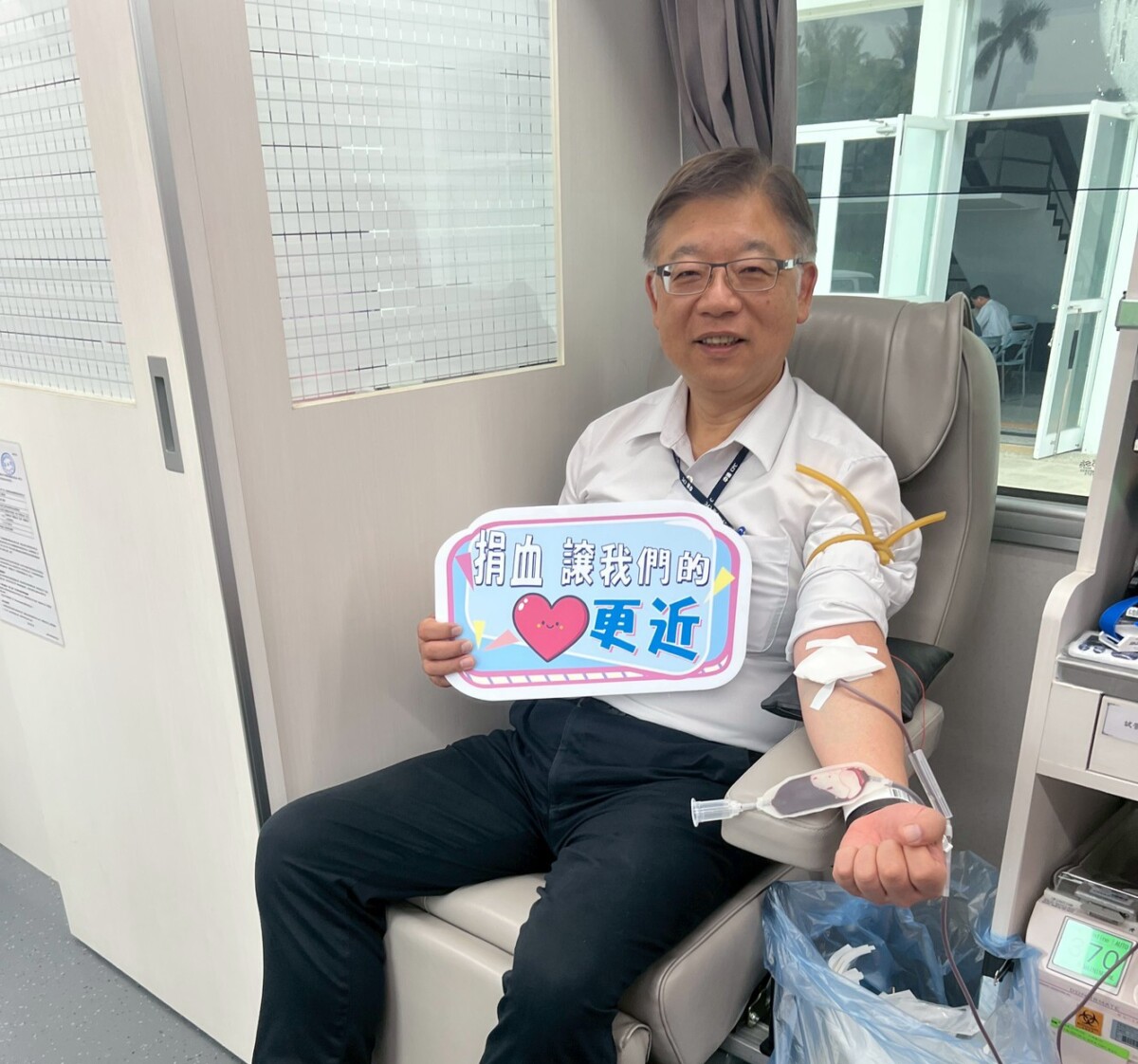 ▲中油公司煉製事業部季存厚執行長親臨一同響應捐血活動。