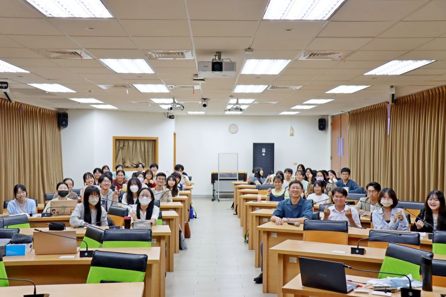 ▲國立中山大學中國文學系「中國文學史」課程成果發表「好聊好料文學史Podcast」,將經典文學內容轉化為Podcast。