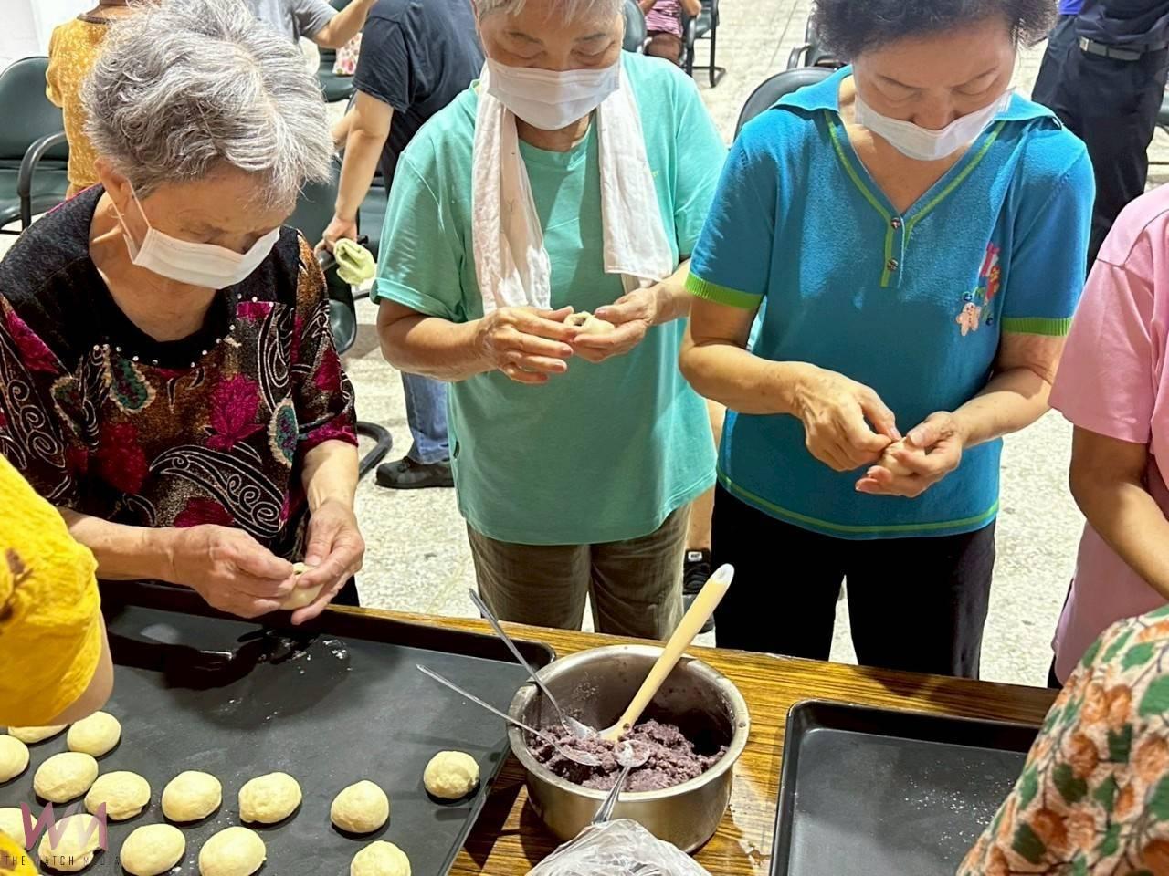 (有影片)/暖心烘焙香氣飄滿榮家 長輩手作蔥花、紅豆麵包找回熟悉滋味 - https://www.watchmedia01.com