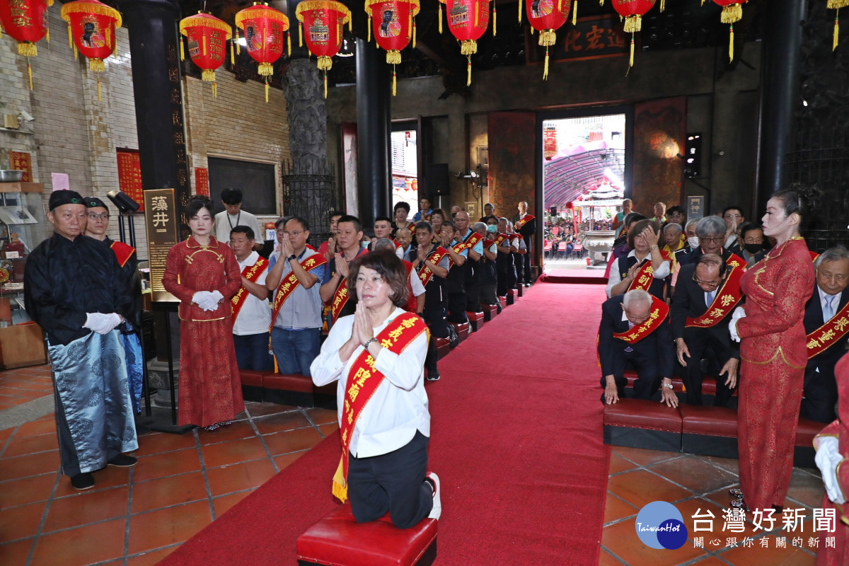 嘉義城隍廟今天舉行祝壽參拜典禮，由嘉義市長黃敏惠擔任主祭官／嘉義市府提供