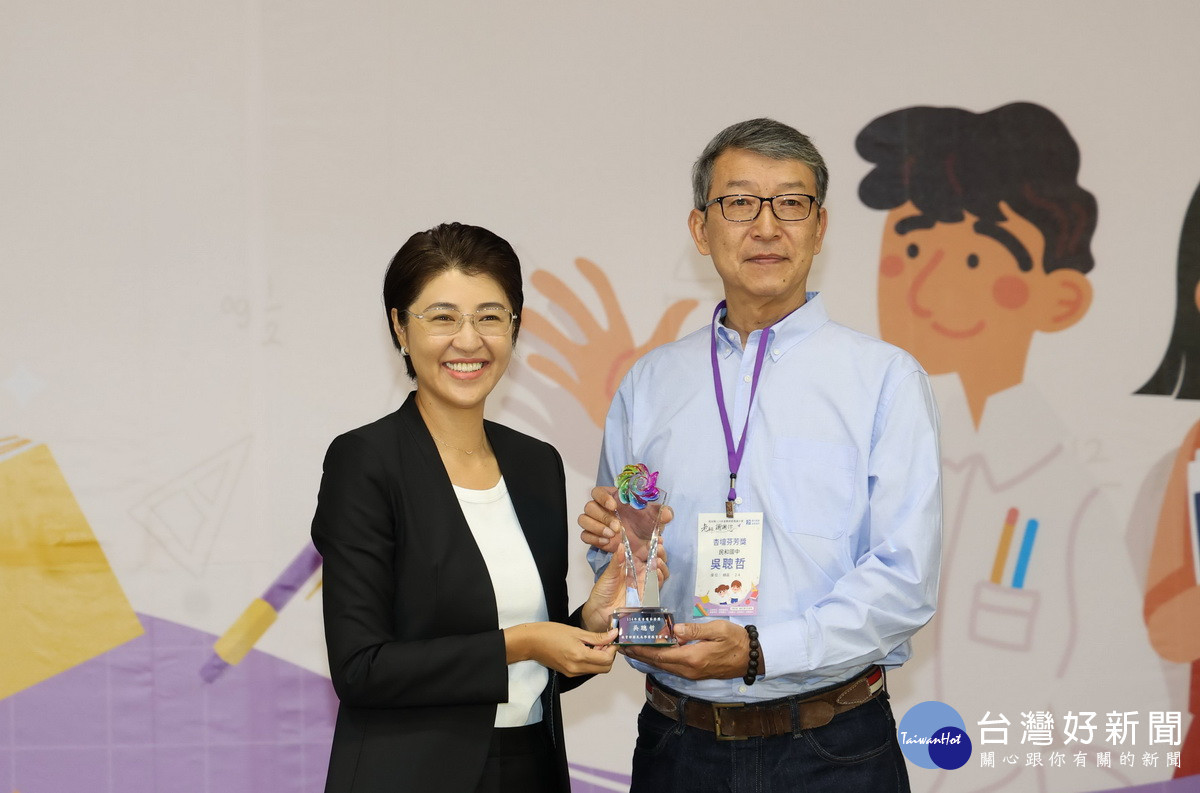 民和國中教練吳聰哲獲杏壇芬芳獎實至名歸。(縣府提供)