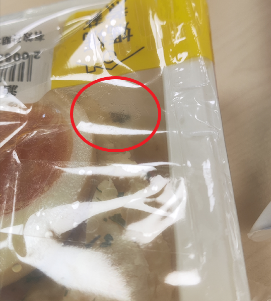 爆料/連鎖便利商店沙拉驚見活體小蛾-消費者質疑品管嚴重漏洞