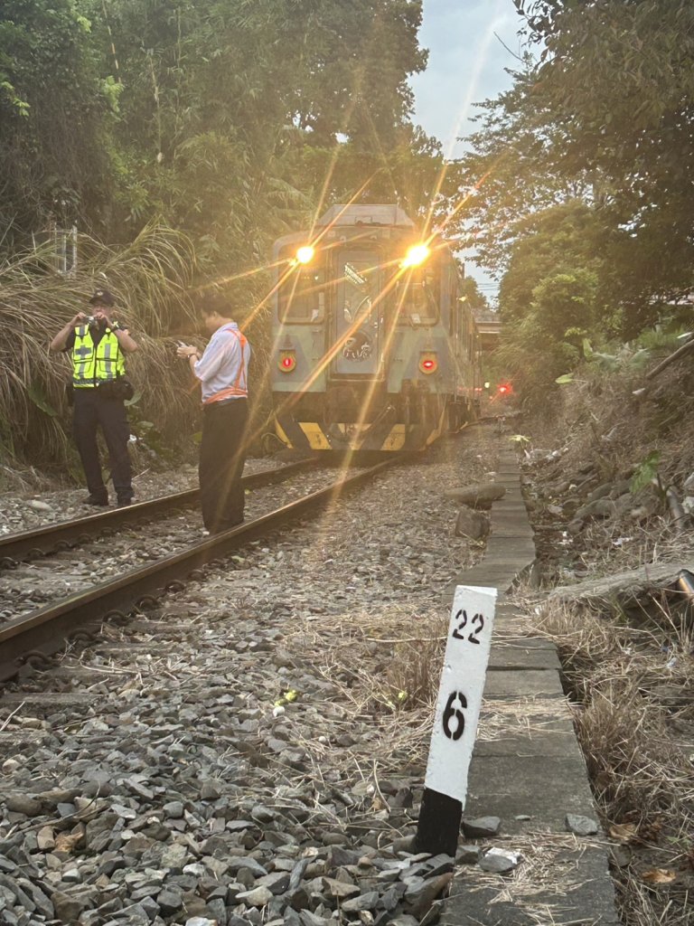 新竹橫山鄉死亡事故! 83歲婦闖入台鐵軌道遭列車撞擊傷重不治